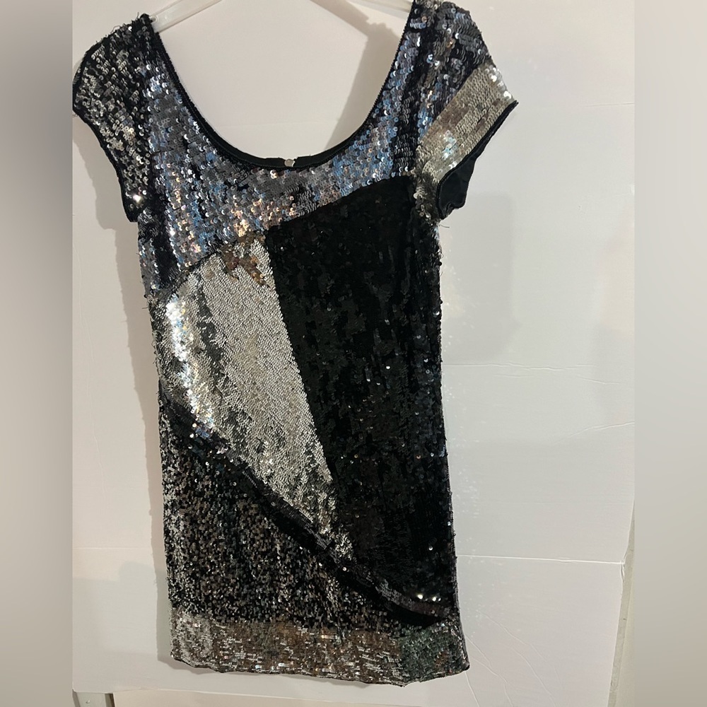 ⁦Poshmark⁩
Lux Dresses | Lux Sequin Short Sleeved Cocktail Dress Size M​